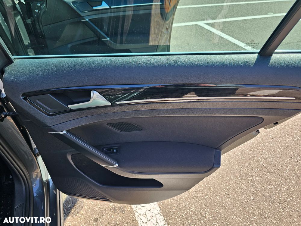 Volkswagen Golf - 34