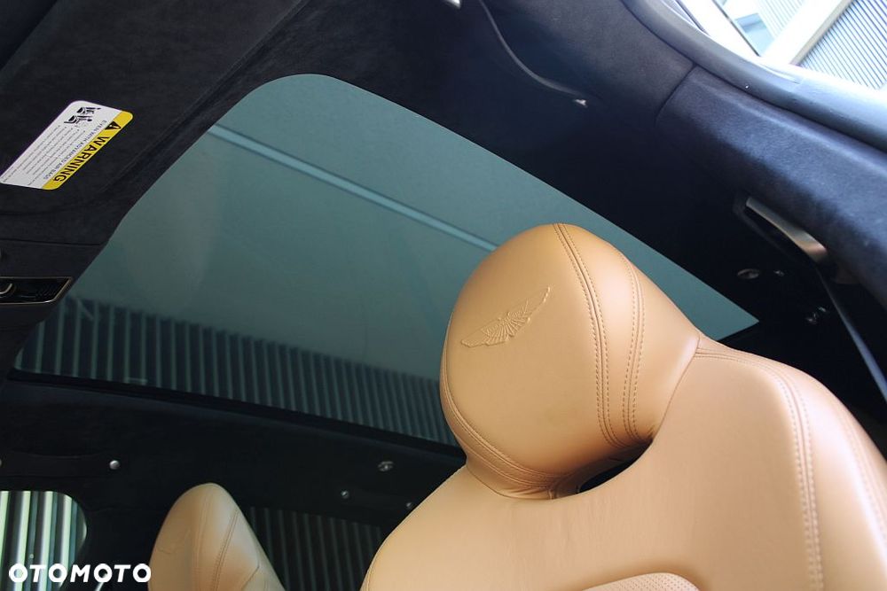 Aston Martin DBX - 30
