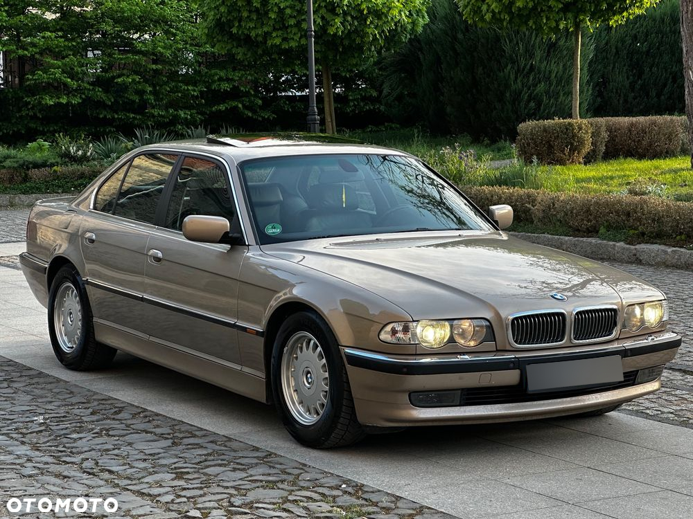 BMW Seria 7 735i - 3