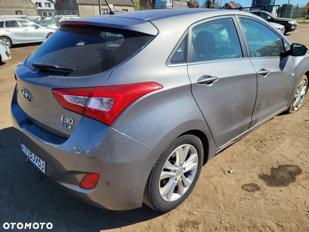 Hyundai i30 blue 1.6 CRDi Trend - 5