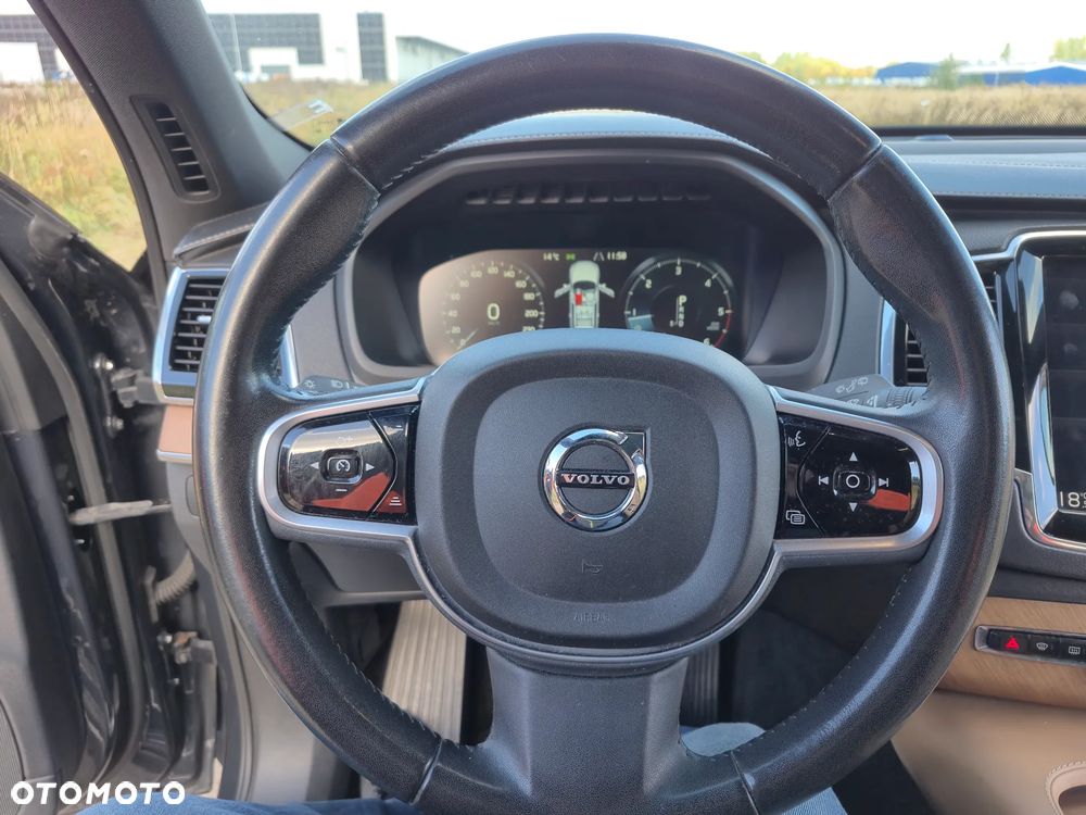 Volvo XC 90 - 9