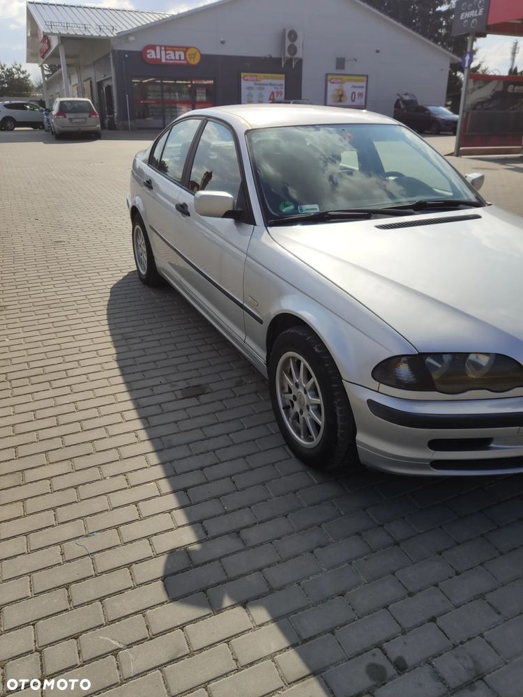 BMW Seria 3 318i - 8
