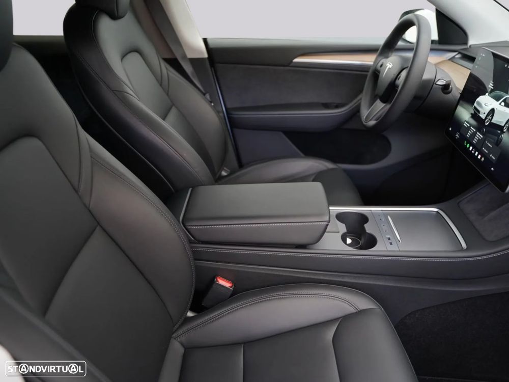 Tesla Model Y - 14