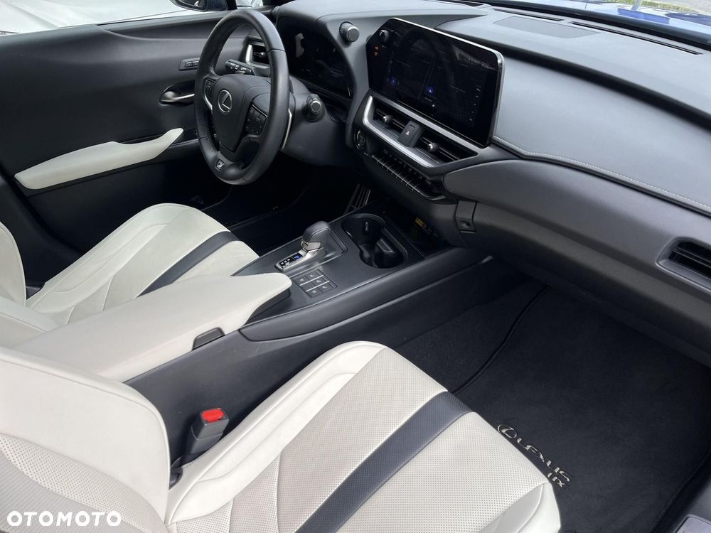 Lexus UX - 9