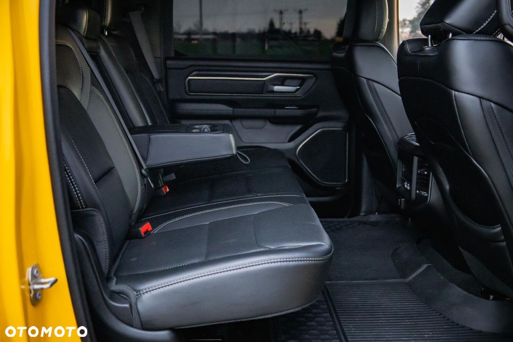 RAM 1500 Crew Cab Shortbed Rebel - 32