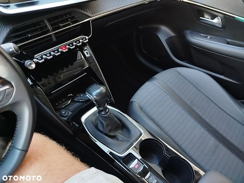 Peugeot 208 TURBO 100 Allure - 20