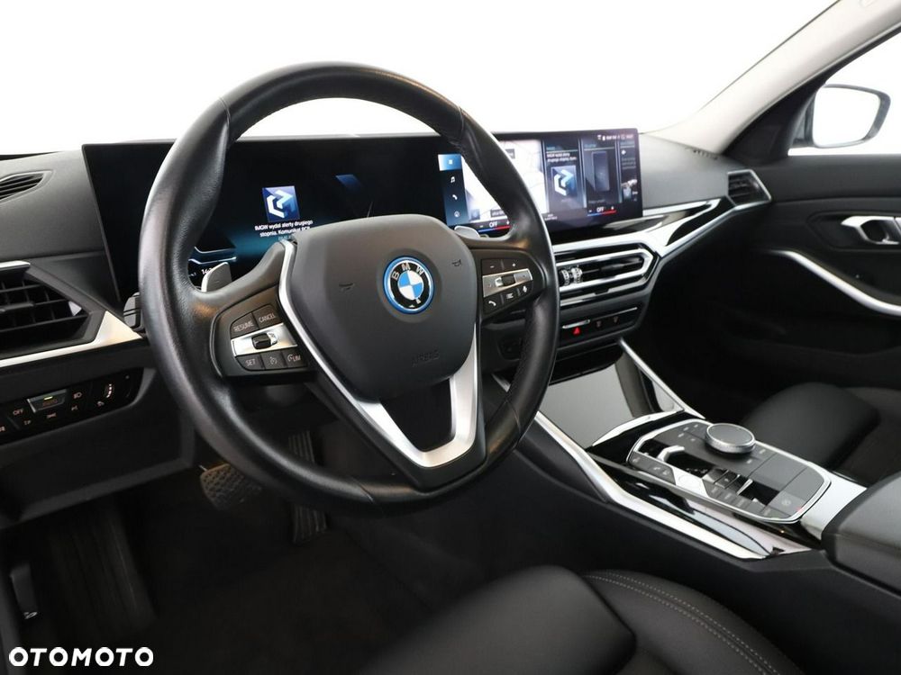 BMW Seria 3 330e PHEV - 15