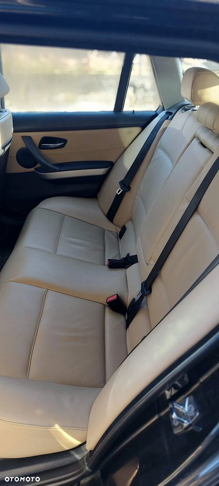 BMW Seria 3 320d xDrive DPF - 10
