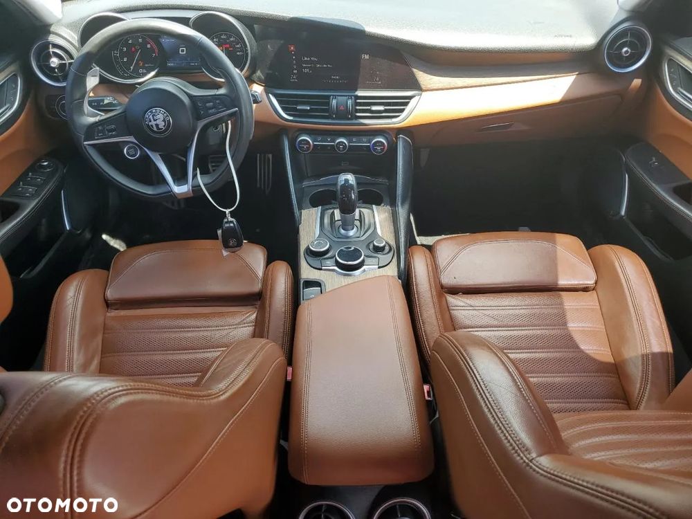 Alfa Romeo Giulia - 8