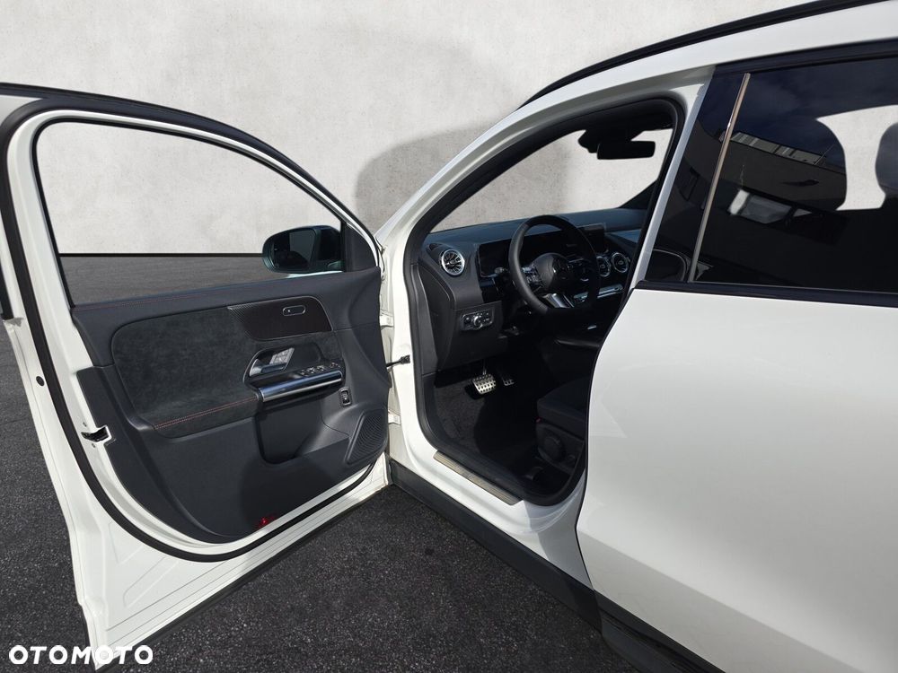 Mercedes-Benz GLA - 10