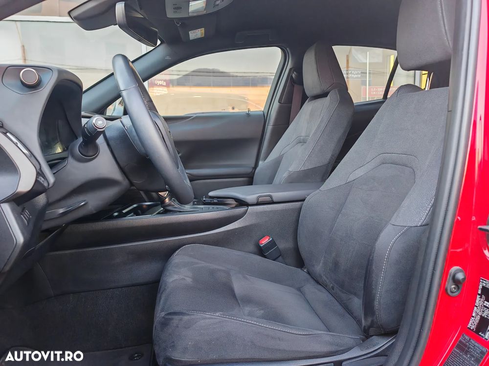 Lexus UX 250h FWD Executive - 14