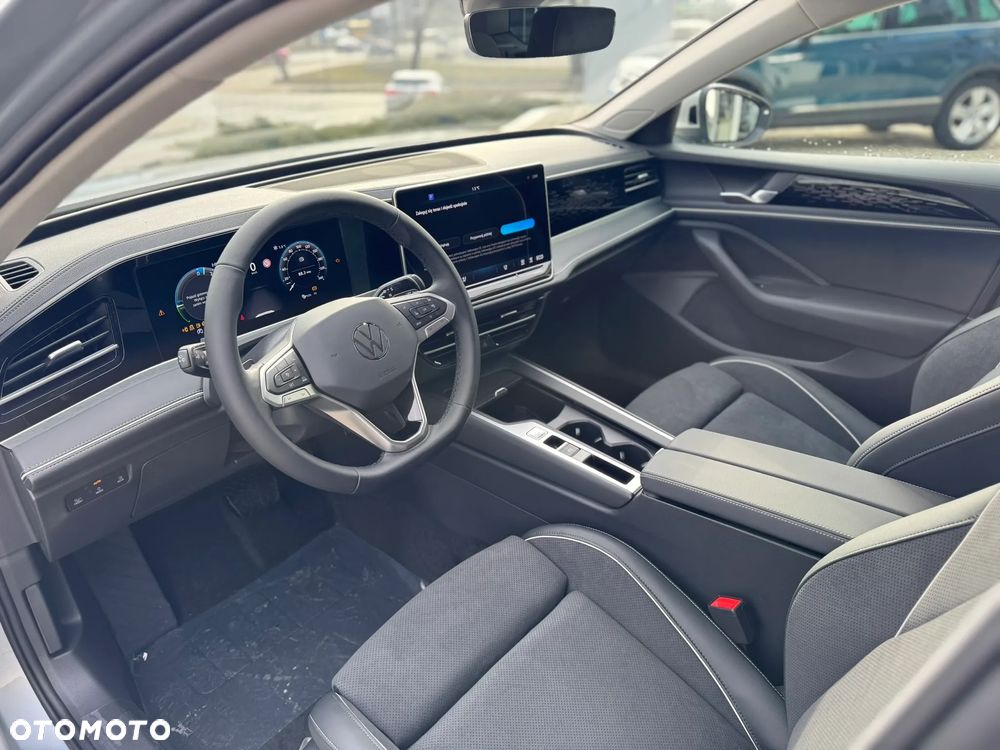 Volkswagen Passat - 13