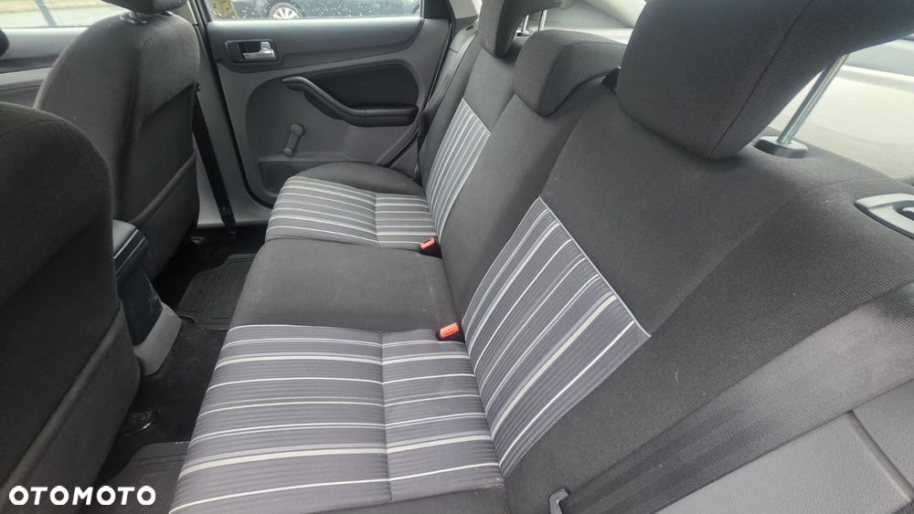 Ford Focus 1.6 Ambiente - 8
