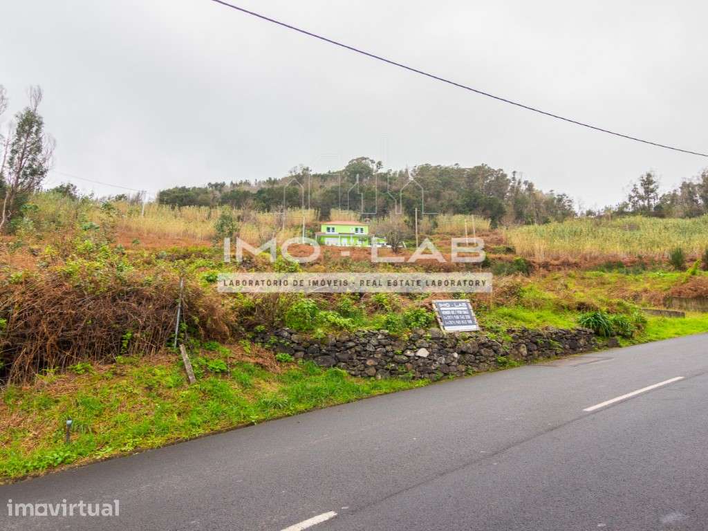 Terreno com 340m2 - Estrada Regional - Porto Moniz - Grande imagem: 2/7
