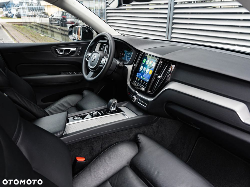 Volvo XC 60 B4 B Plus Dark - 25