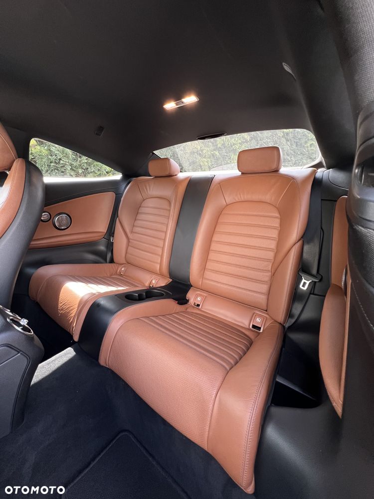 Mercedes-Benz Klasa C 300 7G-TRONIC AMG Line - 16