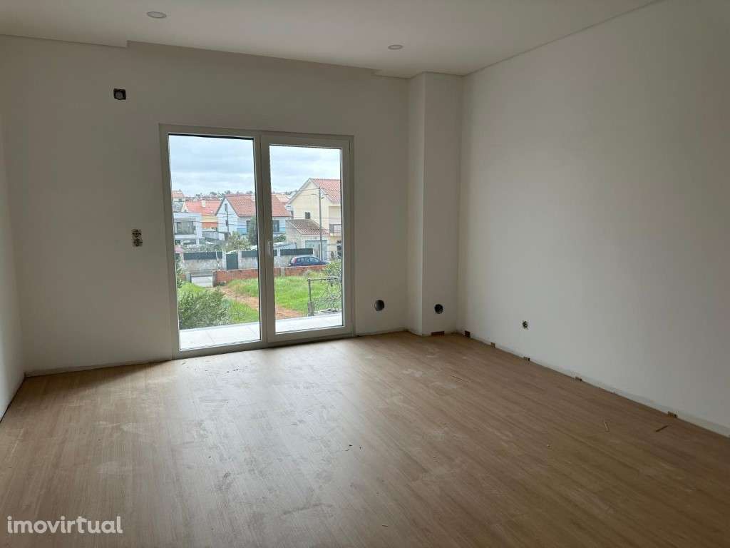 Moradia Geminada em Fernão Ferro, Redondos - Grande imagem: 4/21