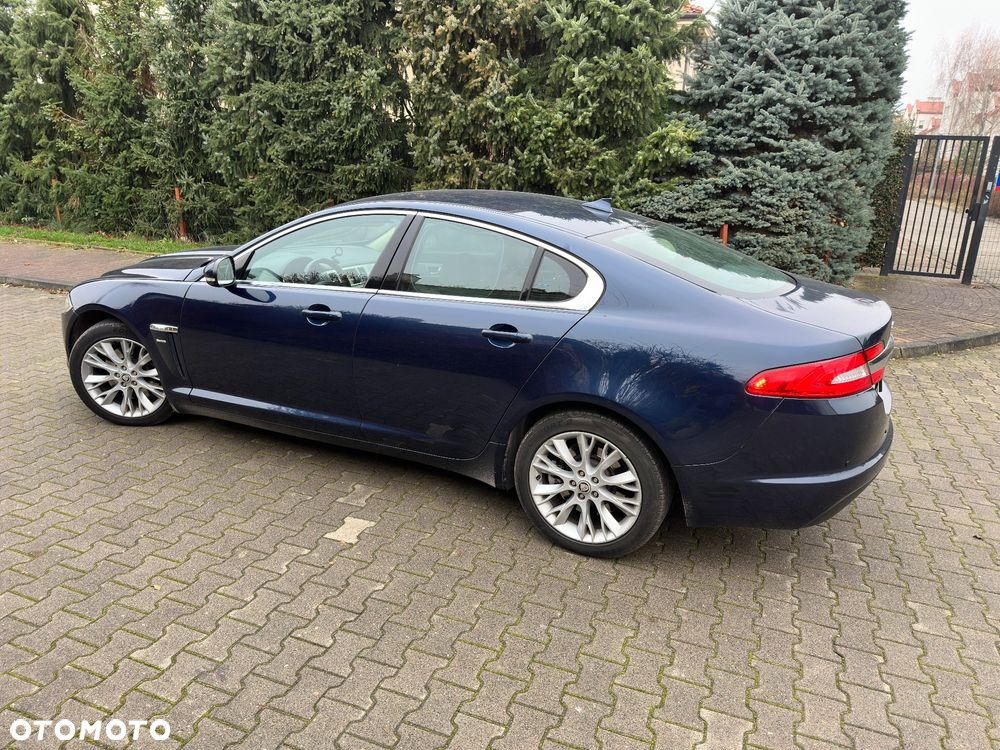 Jaguar XF 2.2 D Luxury - 8