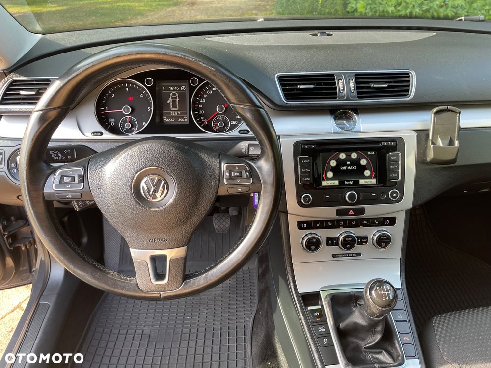 Volkswagen Passat 2.0 TDI BlueMotion Technology Comfortline - 22