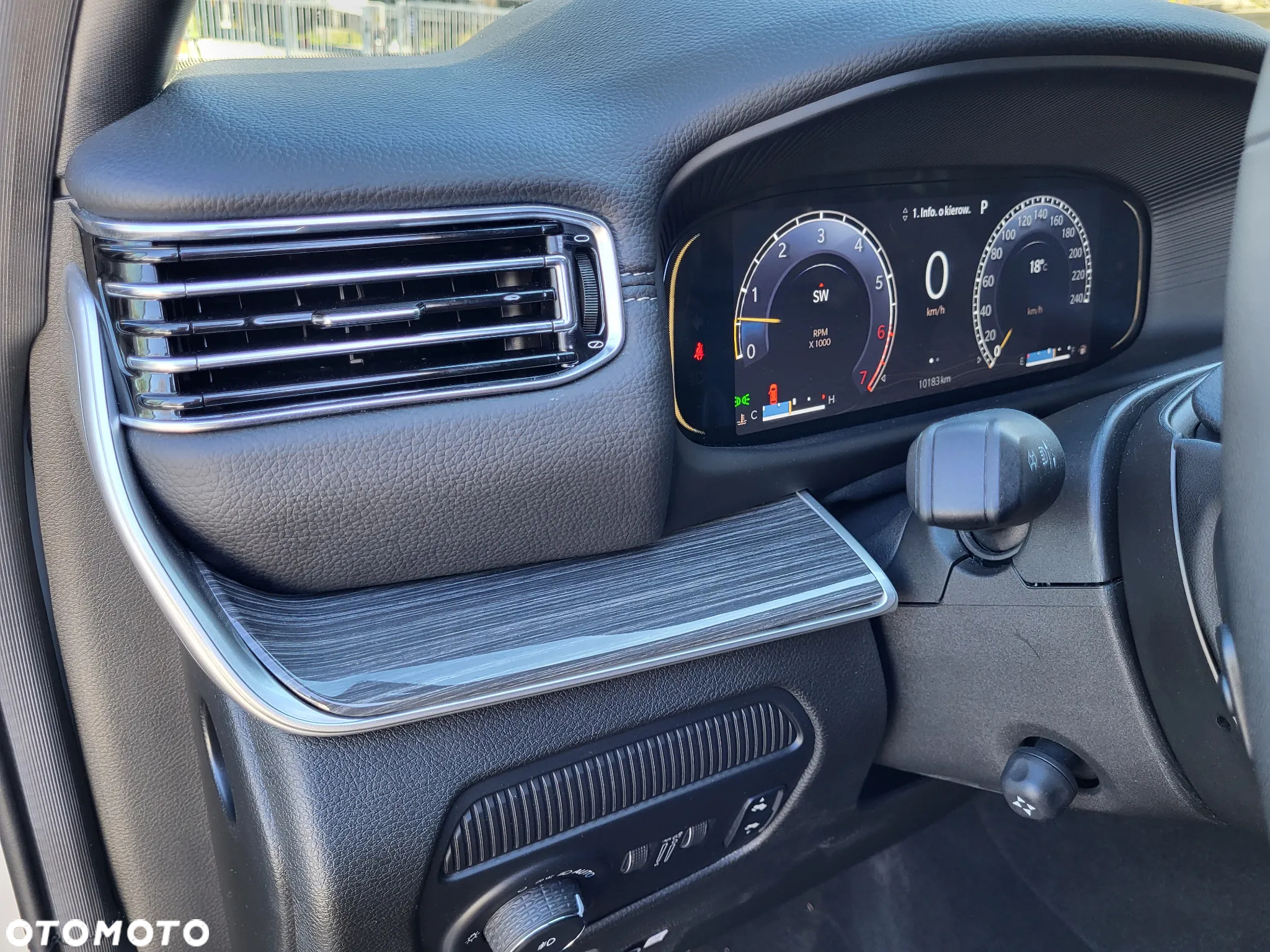 Jeep Wagoneer - 6