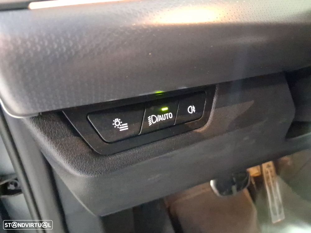 BMW iX2 eDrive20 Pack Desportivo M - 21