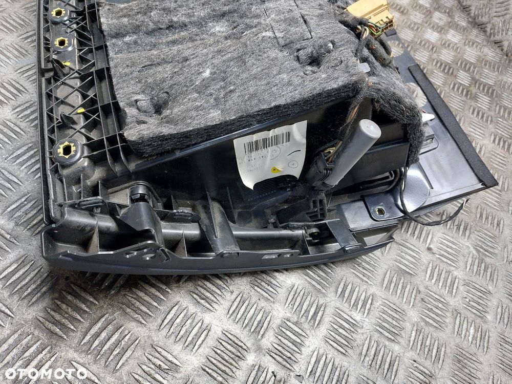 SCHOWEK PASAŻERA + ZMIENIARKA AUDI A7 4G EU 4G1880302A 4G1880918 - 4