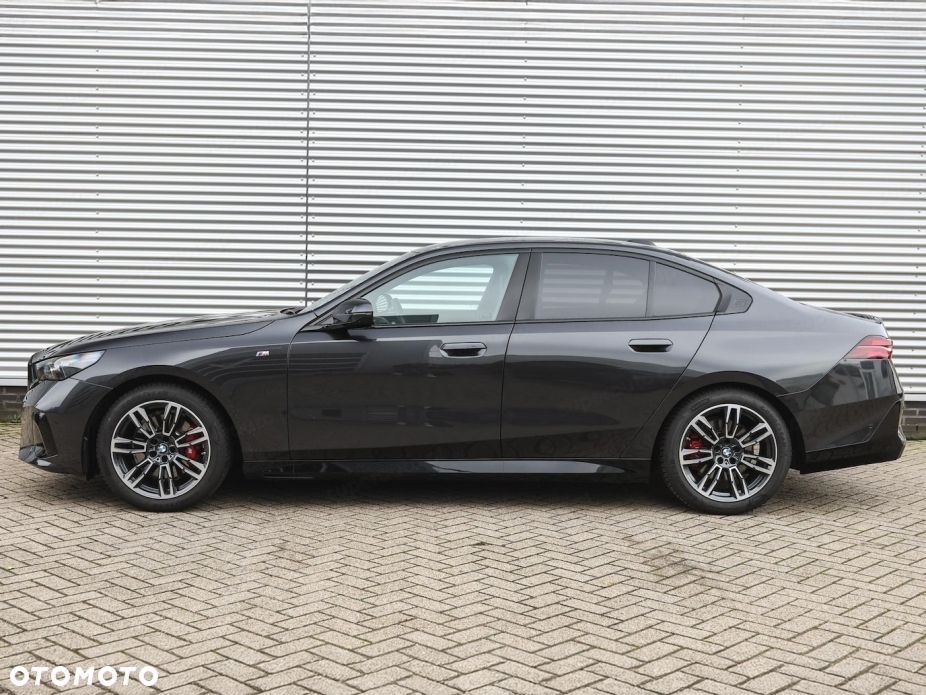 BMW Seria 5 520d xDrive mHEV M Sport - 3