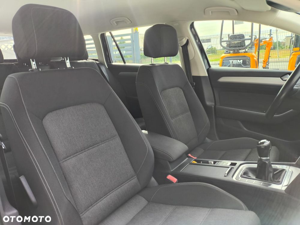 Volkswagen Passat 1.6 TDI (BlueMotion Technology) Comfortline - 19