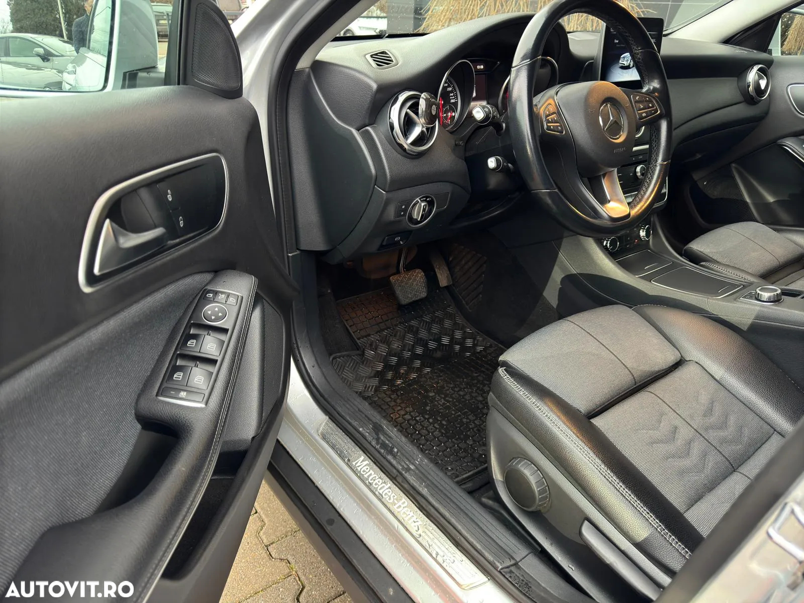 Mercedes-Benz GLA 250 4Matic 7G-DCT Peak Edition - 15