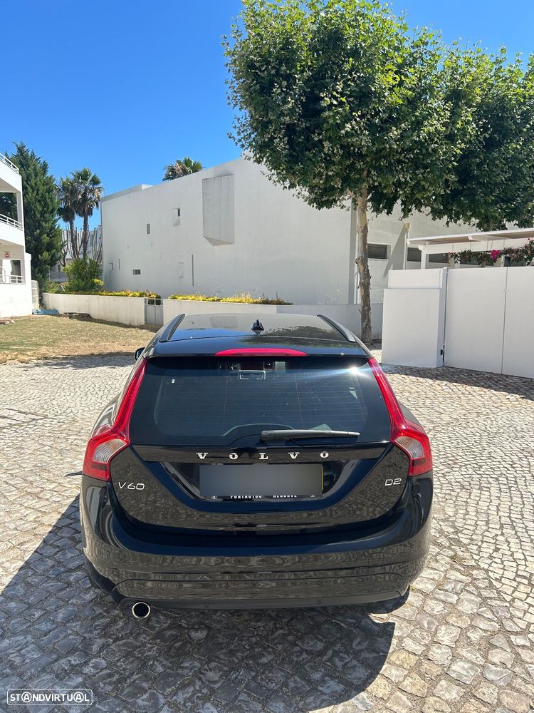 Volvo V60 2.0 D2 Momentum - 4
