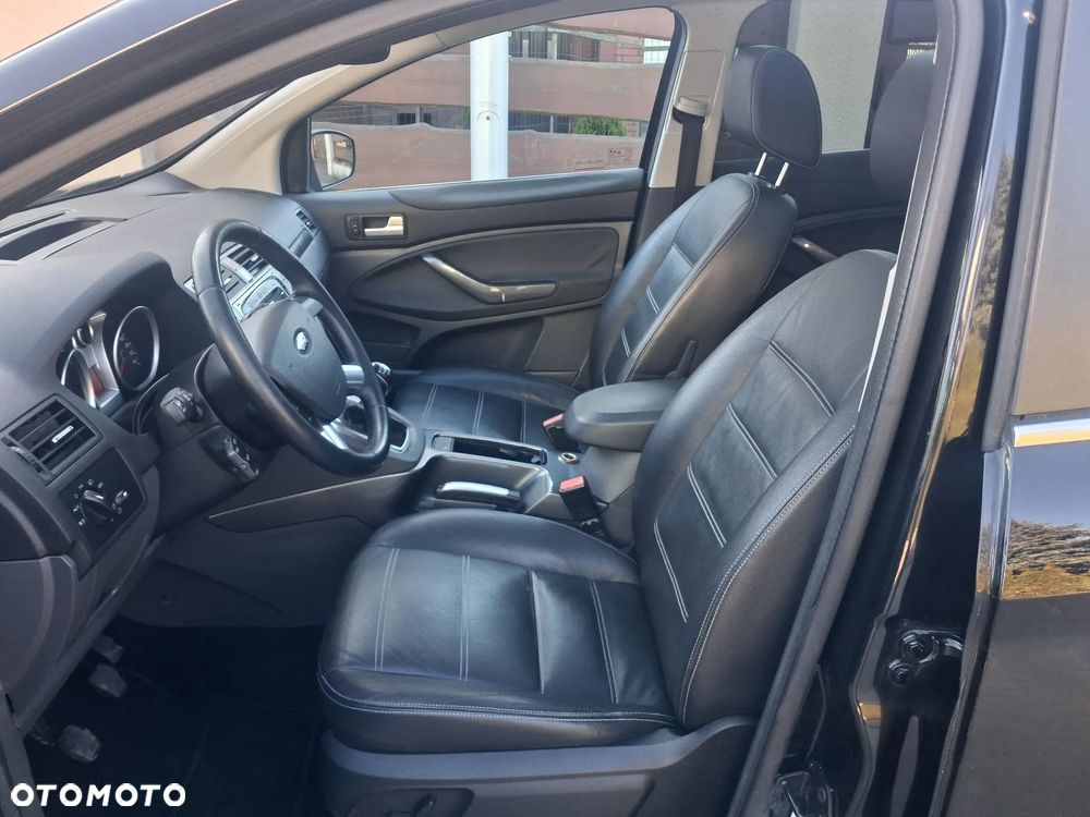 Ford Kuga 2.0 TDCi 2x4 Titanium - 3