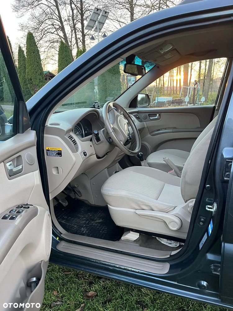 Kia Sportage 2.0 Tour - 4