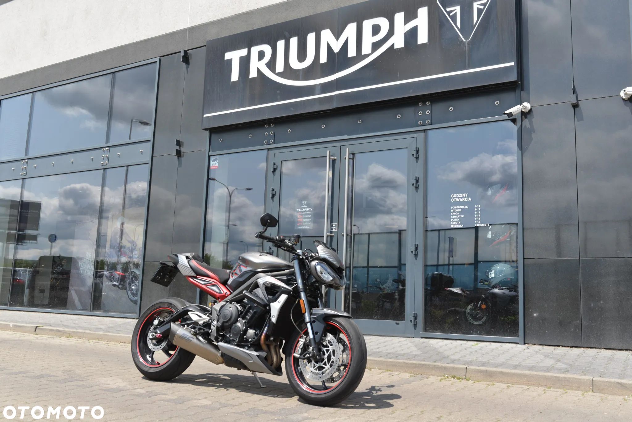 Triumph Street Triple - 1