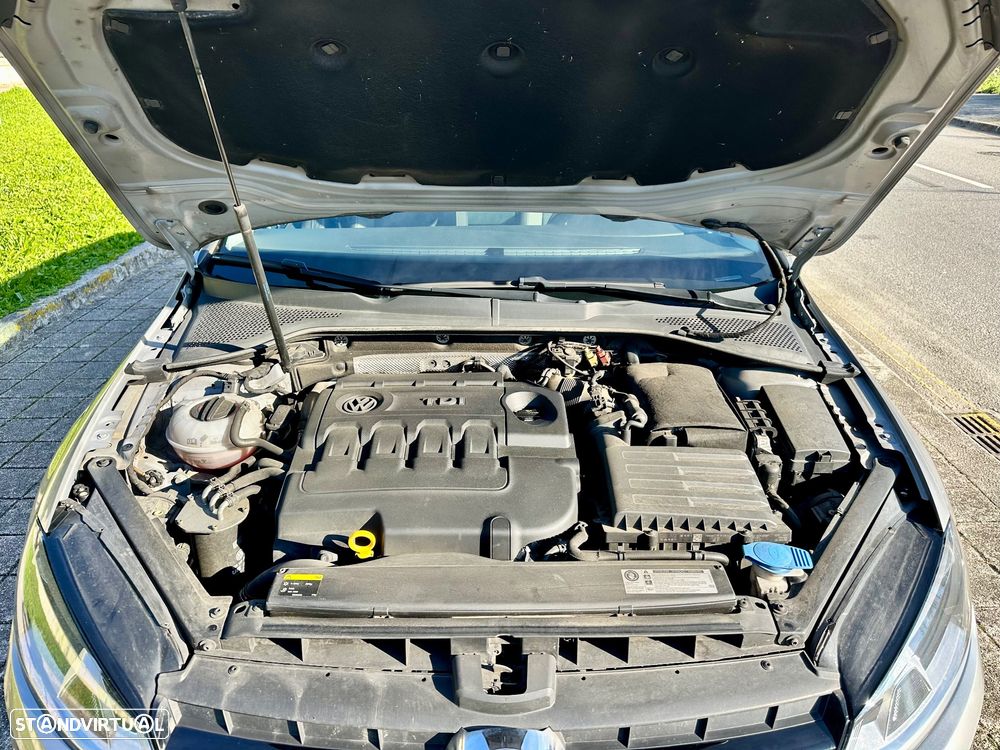 VW Golf 1.6 TDi Highline DSG - 40