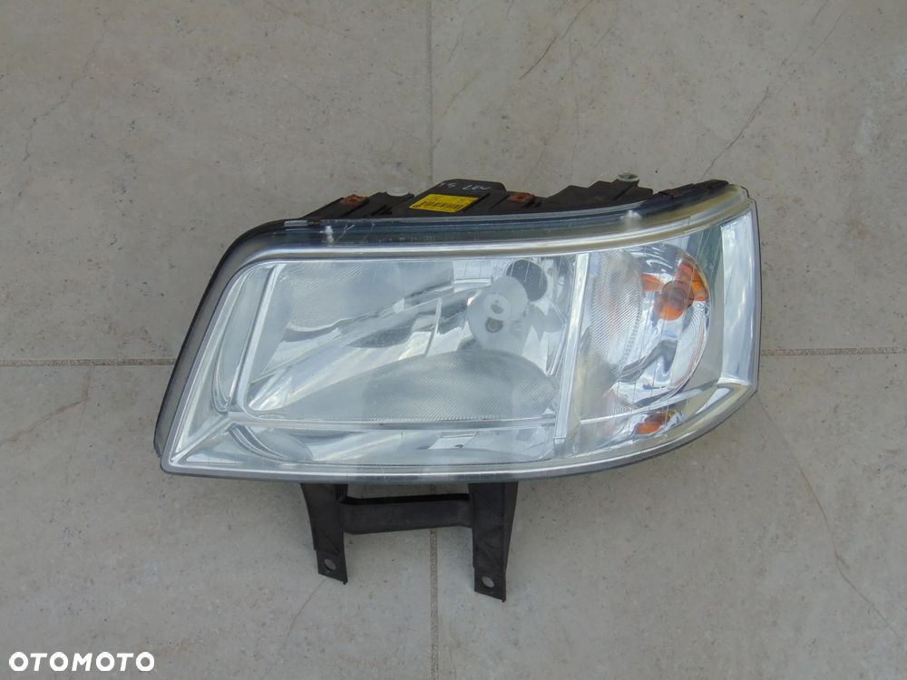 Lampa przednia przód lewa VW Transporter Caravelle T5 - 9