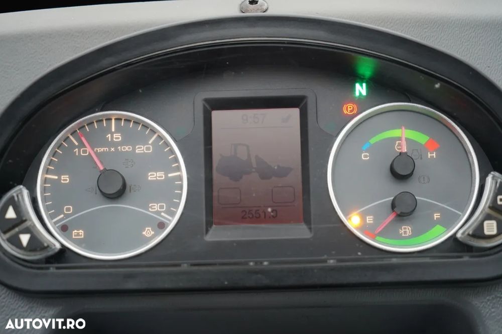 Hitachi ZW95 / ÎNCĂRCĂTOR PE ROȚI / 2020 / FURCĂ PENTRU PALEȚI - 40