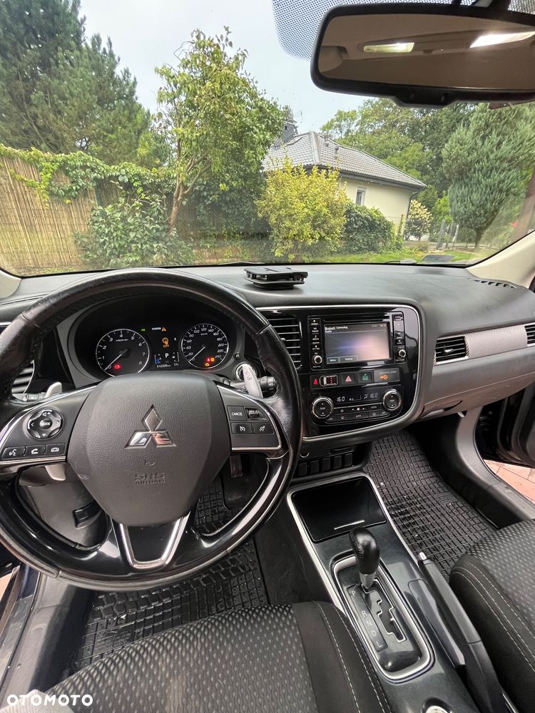 Mitsubishi Outlander - 13