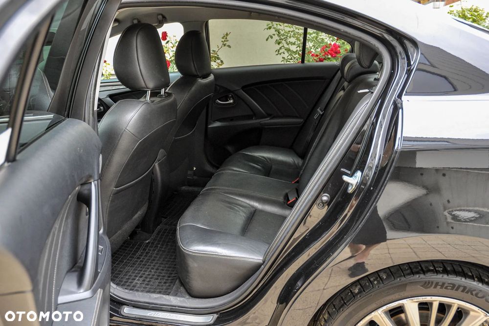 Toyota Avensis 2.0 D-4D Premium - 8