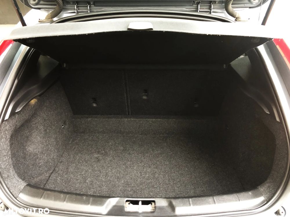 Volvo V40 D3 Geartronic Momentum - 25