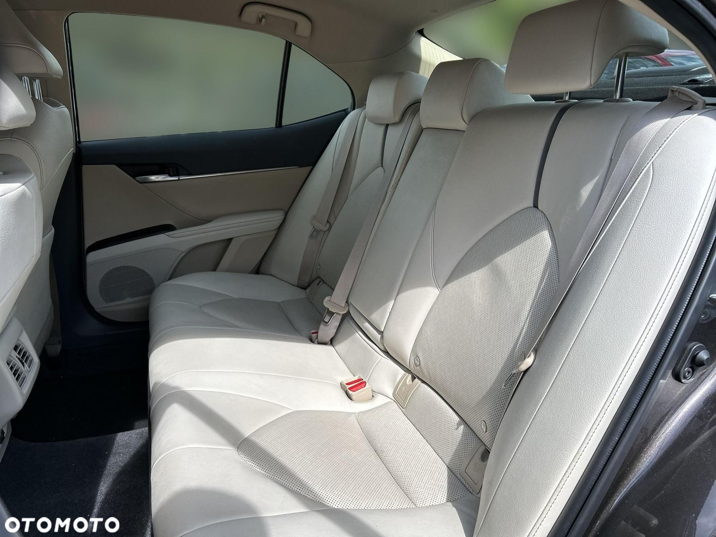 Toyota Camry - 23