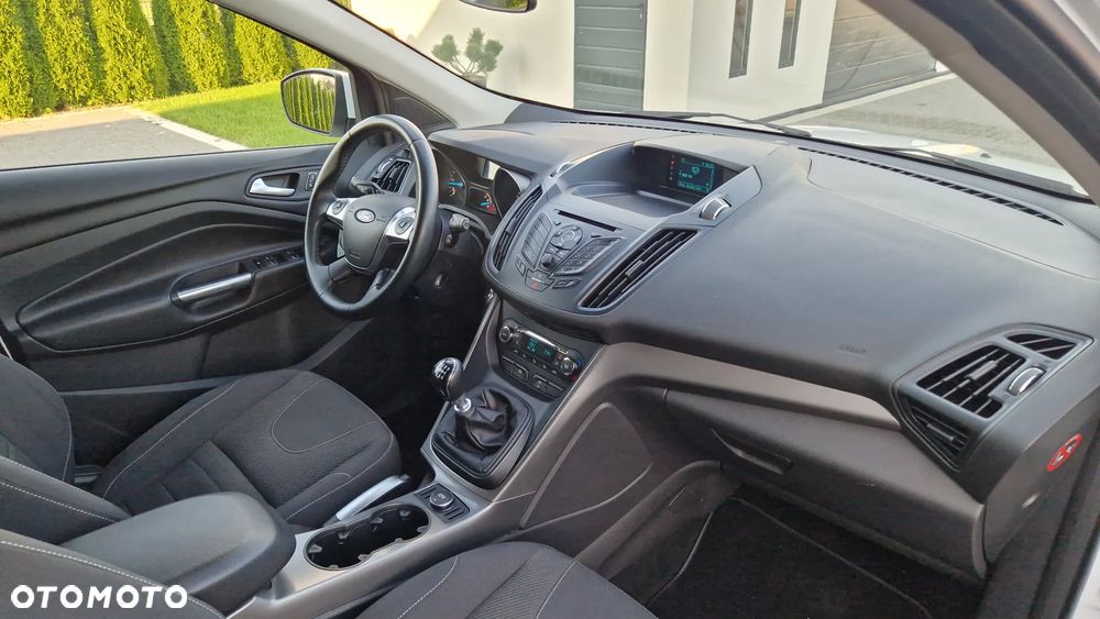 Ford Kuga 2.0 TDCi 2x4 Titanium - 10