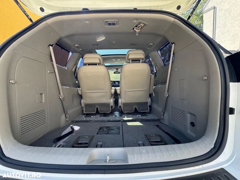 Kia Carnival - 13