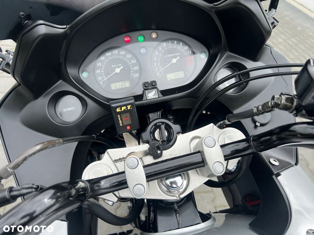 Honda CBF - 24