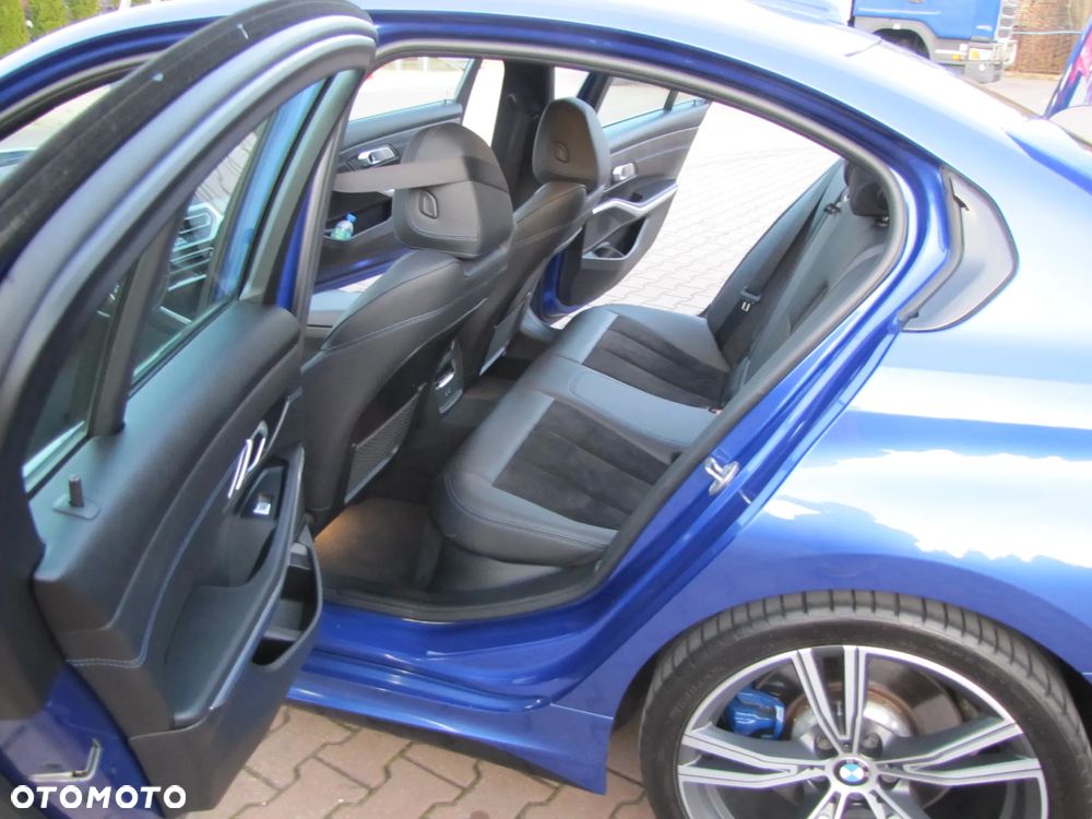BMW Seria 3 320d M Sport Sport - 33