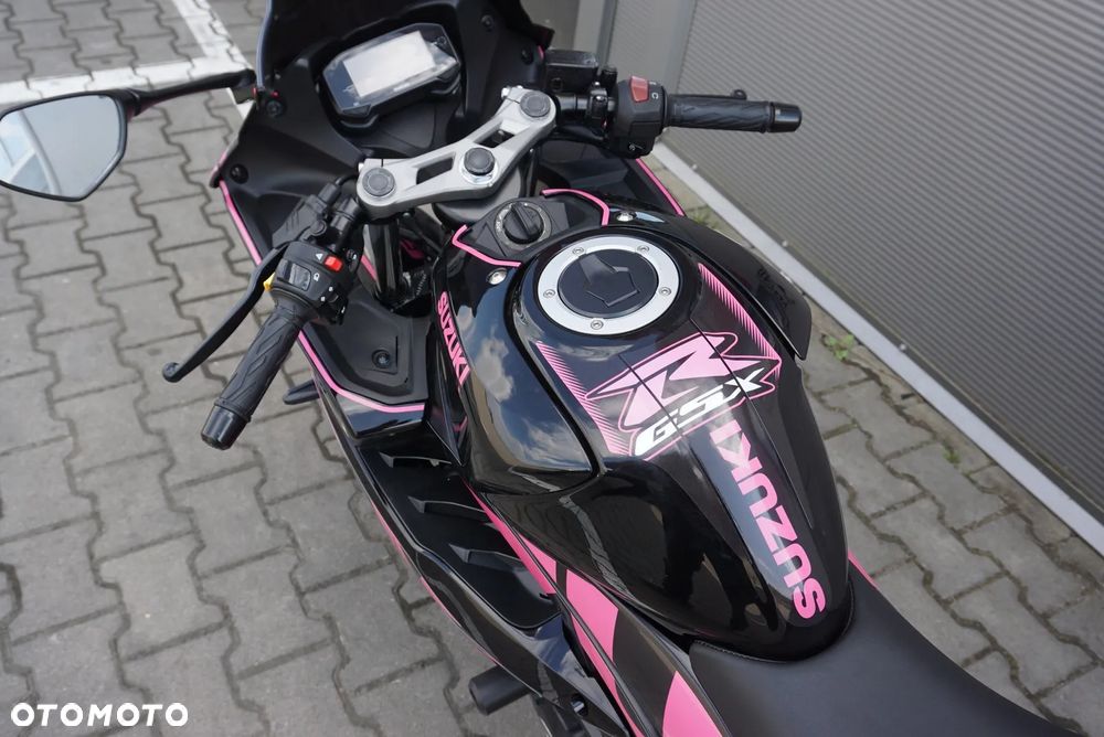 Suzuki GSX - 19