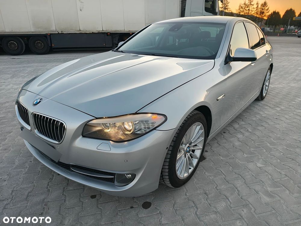 BMW Seria 5 528i xDrive - 1