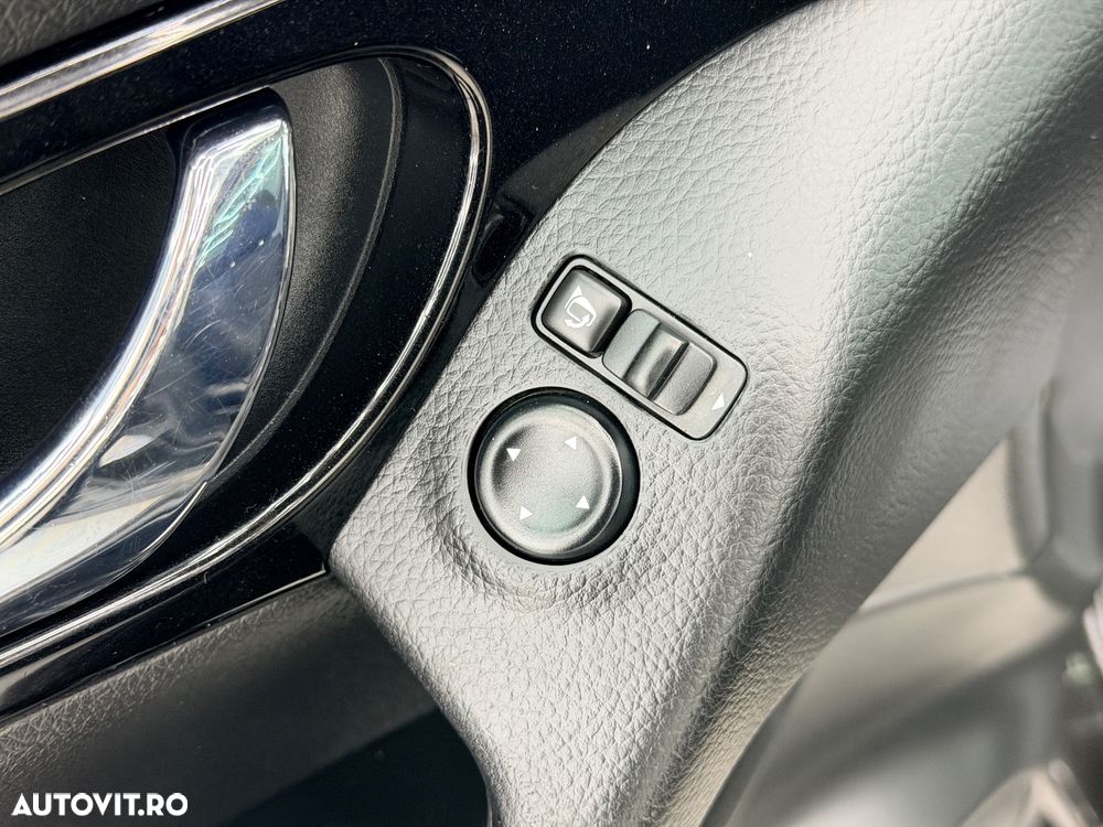 Nissan Qashqai 1.6 DCI Xtronic N-Connecta - 9