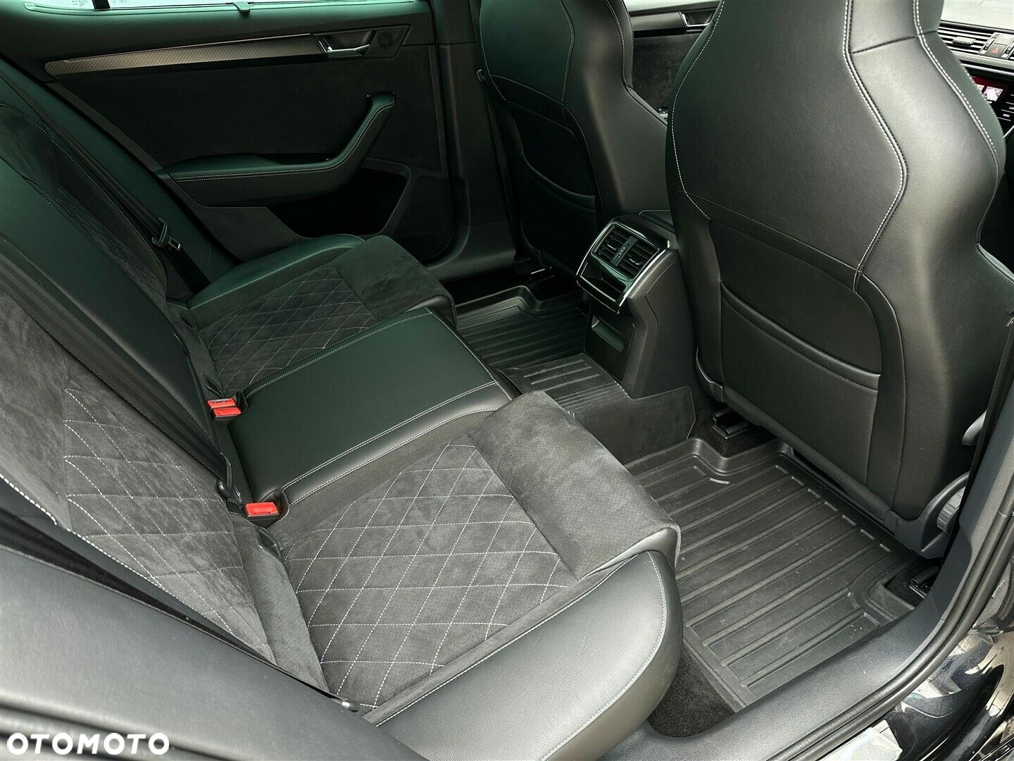 Skoda Superb 2.0 TDI SCR Sportline DSG - 7