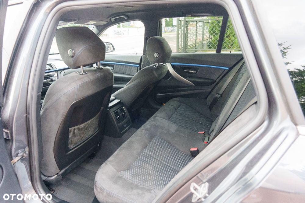 BMW Seria 3 320i Edition M Sport Shadow - 11