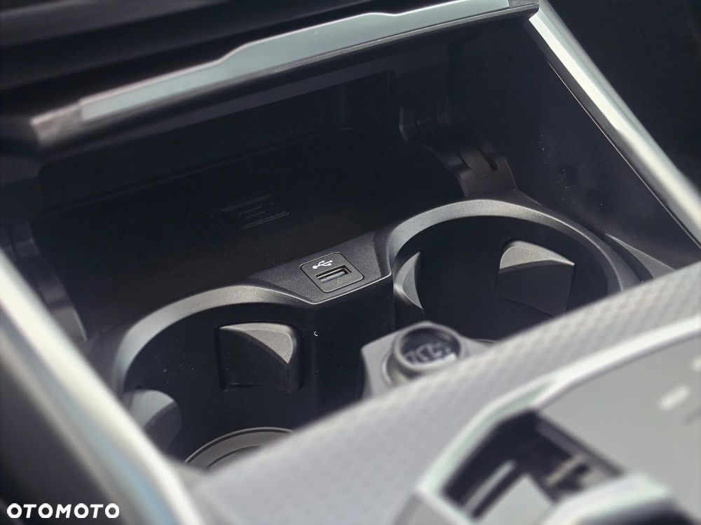 BMW Seria 3 320i xDrive M Sport - 30